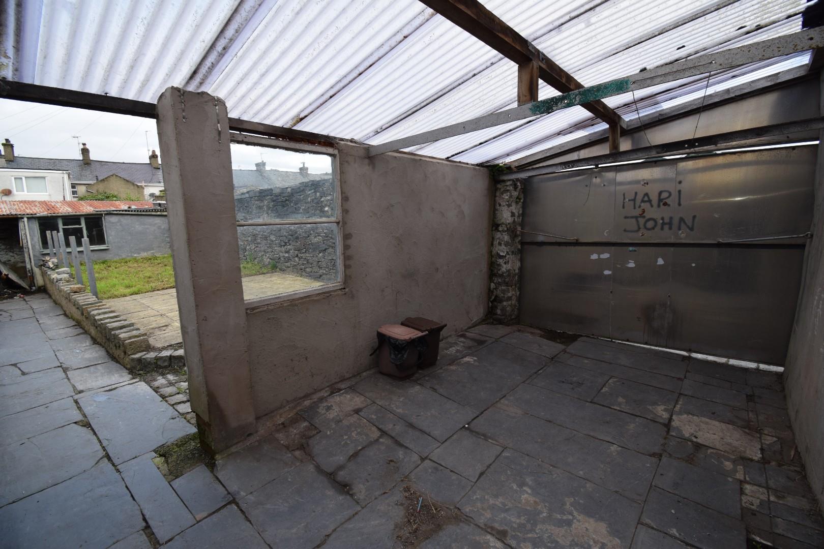 Covered Patio Area.JPG